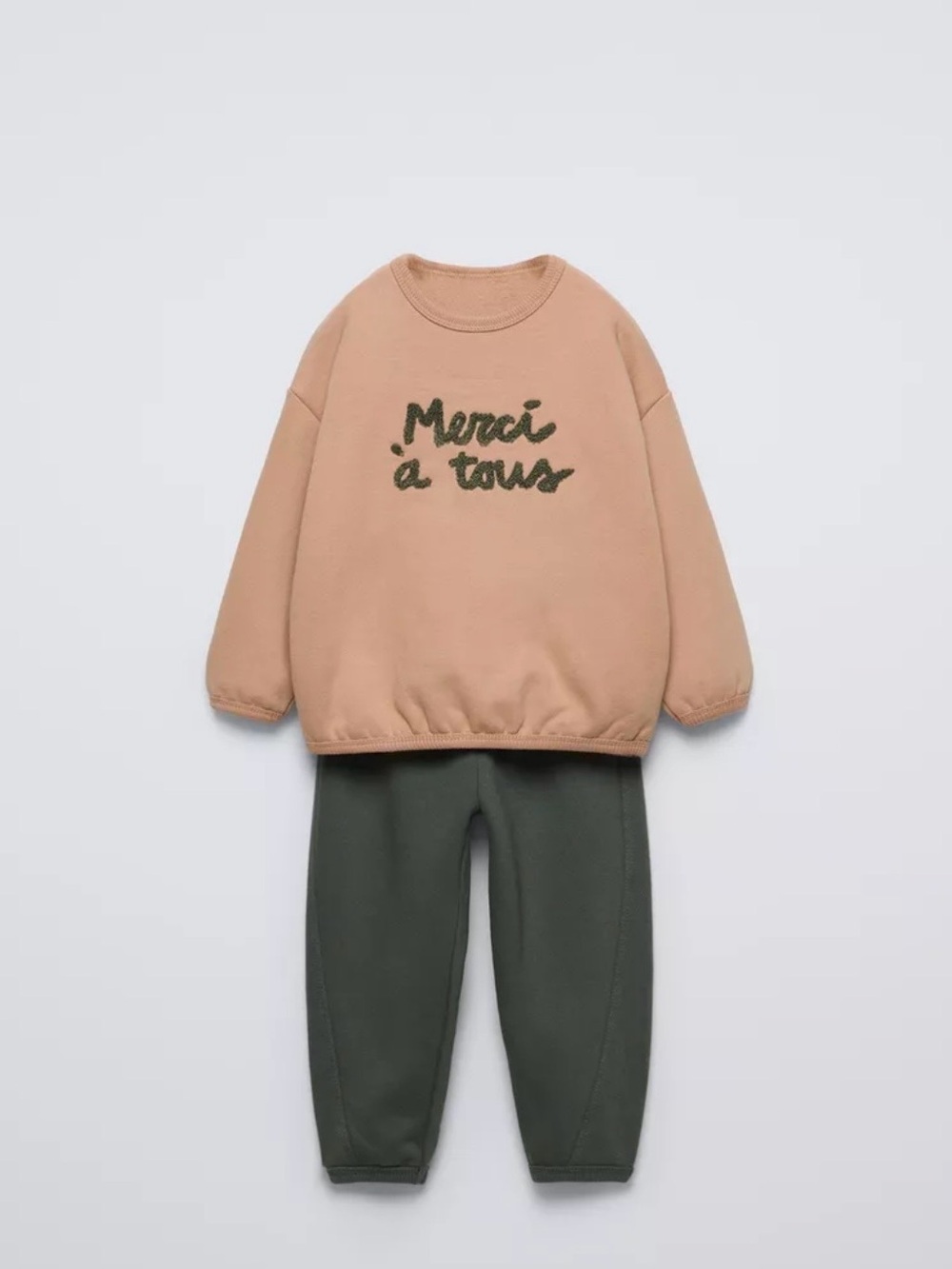 Zara Kids Sweatshirt & Sweatpants
2 piece Jogger Set in Tan/Green NWT